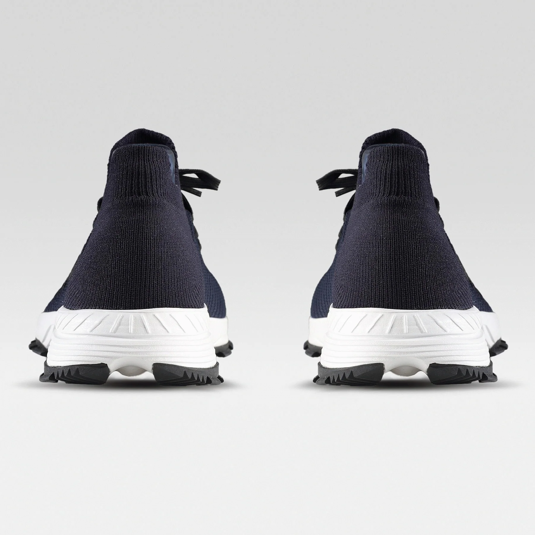 MAN LACES TREK SOLE SHOES - Image 4