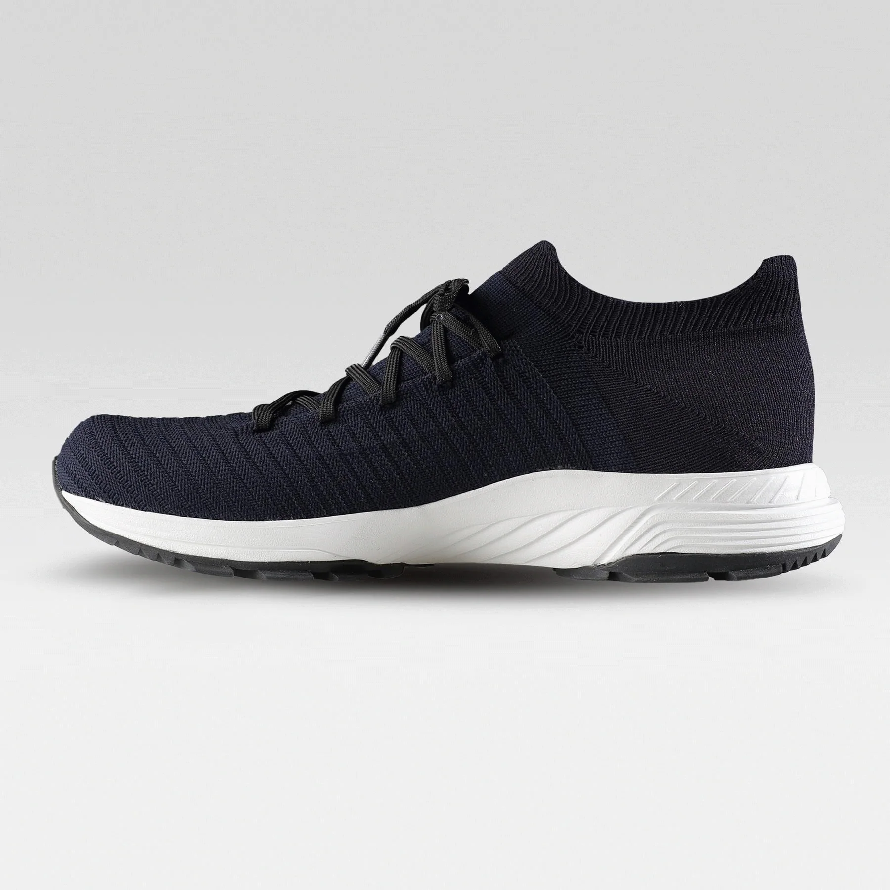 MAN LACES TREK SOLE SHOES - Image 5