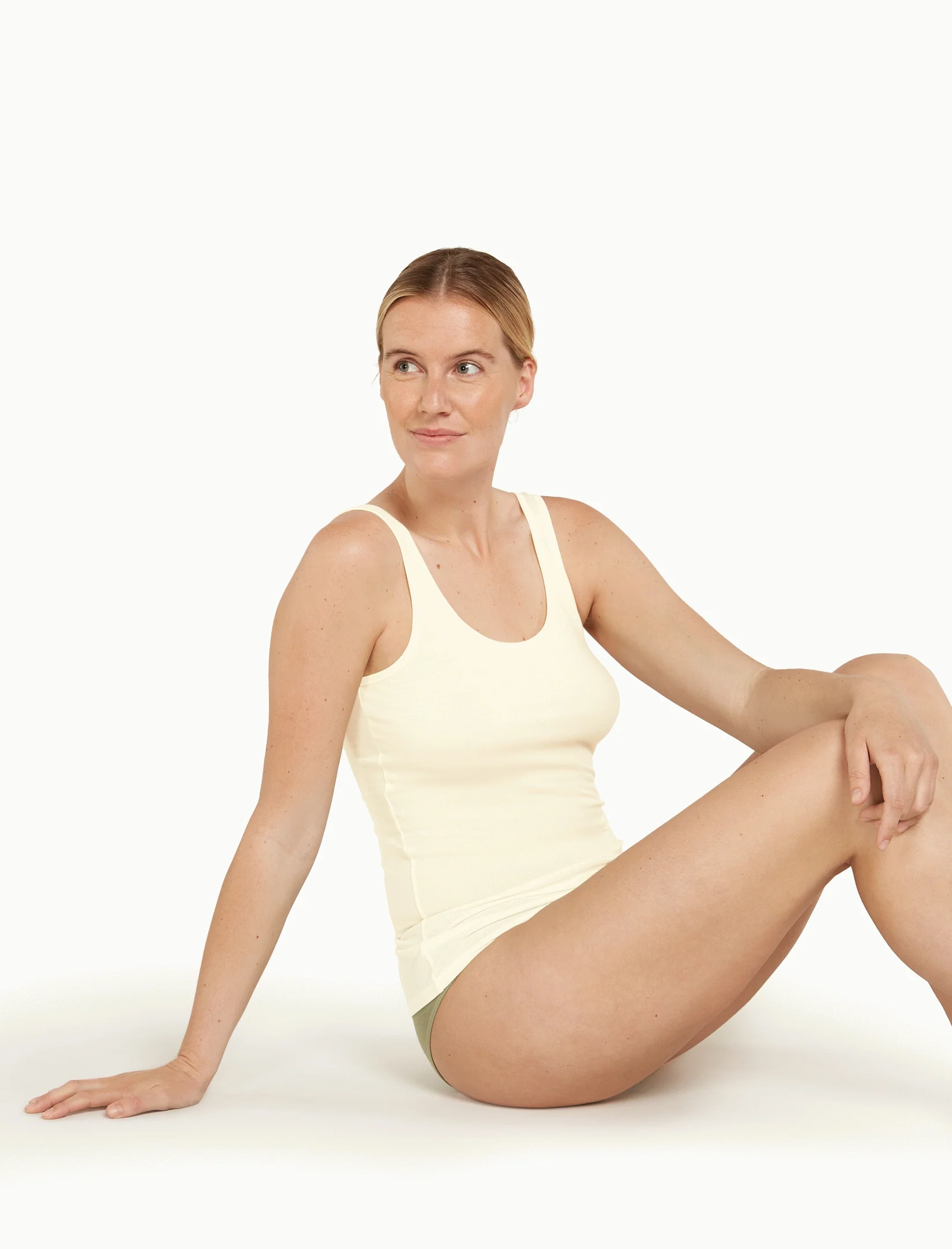 Women Merino 150 Siren Tank - Image 10